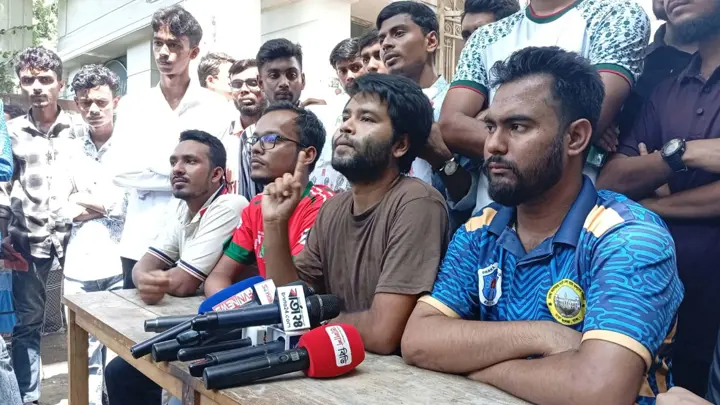নতুন ভিসিকে প্রত্যাখ্যান, ৬ দফা দাবিতে সেন্ট্রাল ইউনিভার্সিটির শিক্ষার্থীদের বিক্ষোভ