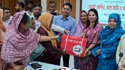 ধামরাইয়ে বেদে সম্প্রদায়ের জীবনমান উন্নয়নে এগিয়ে এলো জেলা প্রশাসন