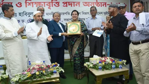 চট্টগ্রাম সমিতির উদ্যোগে গুণীজন সংবর্ধনা ও শিক্ষাবৃত্তি প্রদান