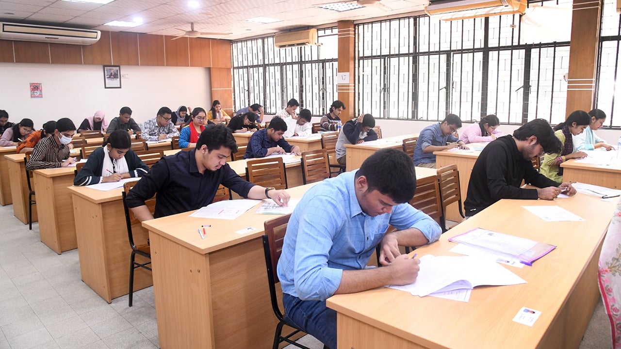 ঢাবি আইবিএর ভর্তি পরীক্ষা অনুষ্ঠিত