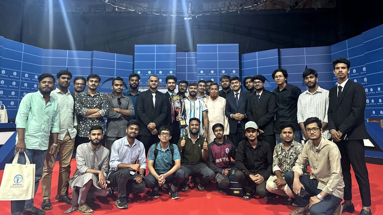 জাতীয় বিতর্কে ফাইনালে বিইউএফটিকে হারিয়ে চ্যাম্পিয়ন ঢাকা কলেজ