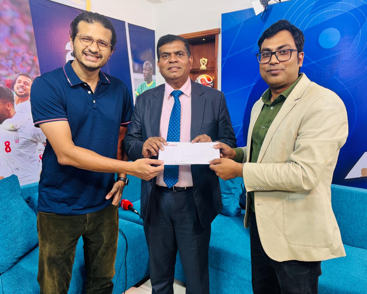 বিশ্বকাপ কুইজে বিজয়ীদের পুরস্কার দিল ইউএস-বাংলা ও ঢাকা ফ্ল্যাশ
