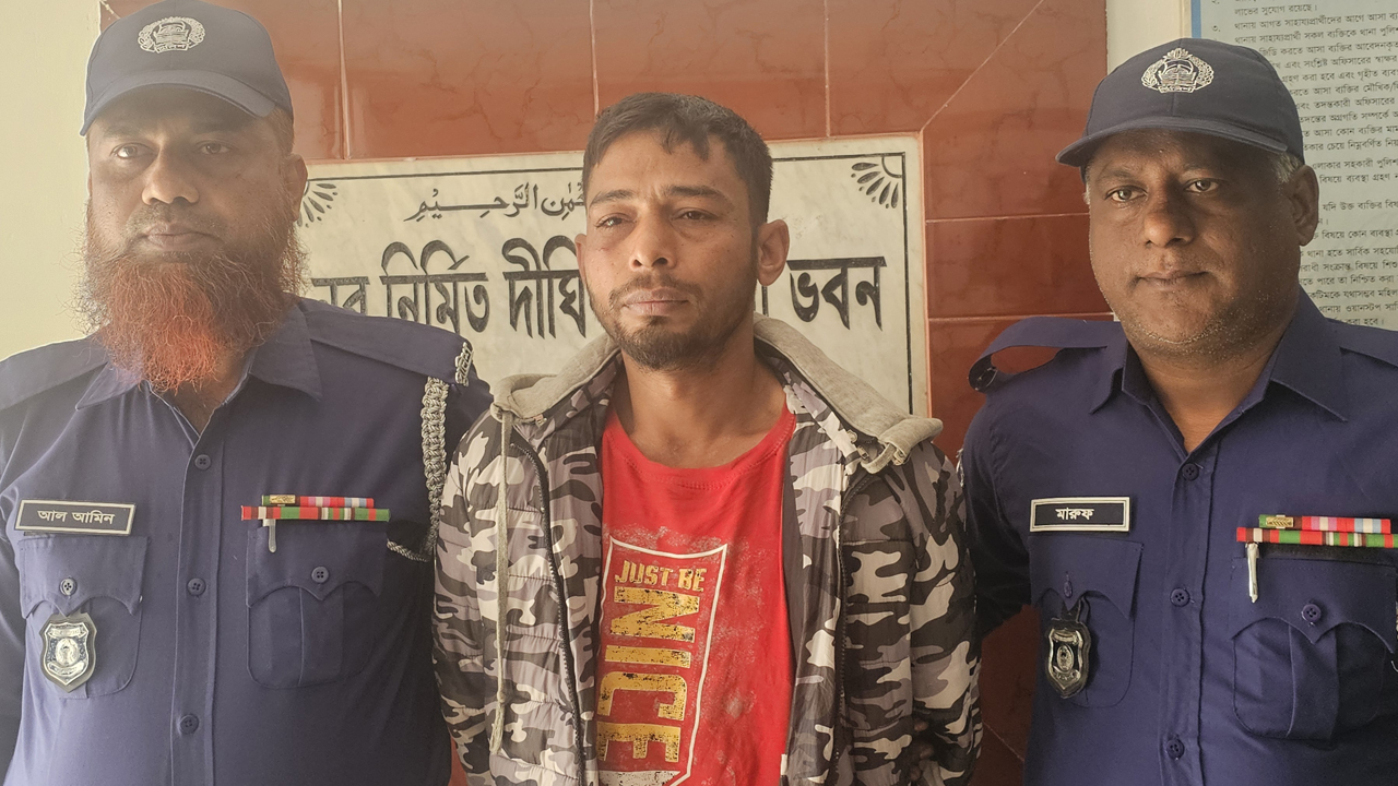 খাগড়াছড়িতে ছাত্রলীগ নেতাসহ গ্রেফতার ২