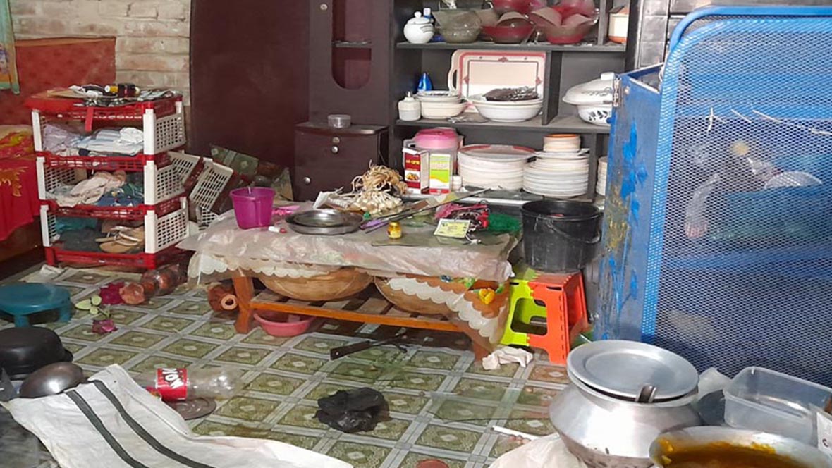 দিনাজপুরের নবাবগঞ্জে বাড়িঘরে হামলা ভাঙচুর লুটপাট