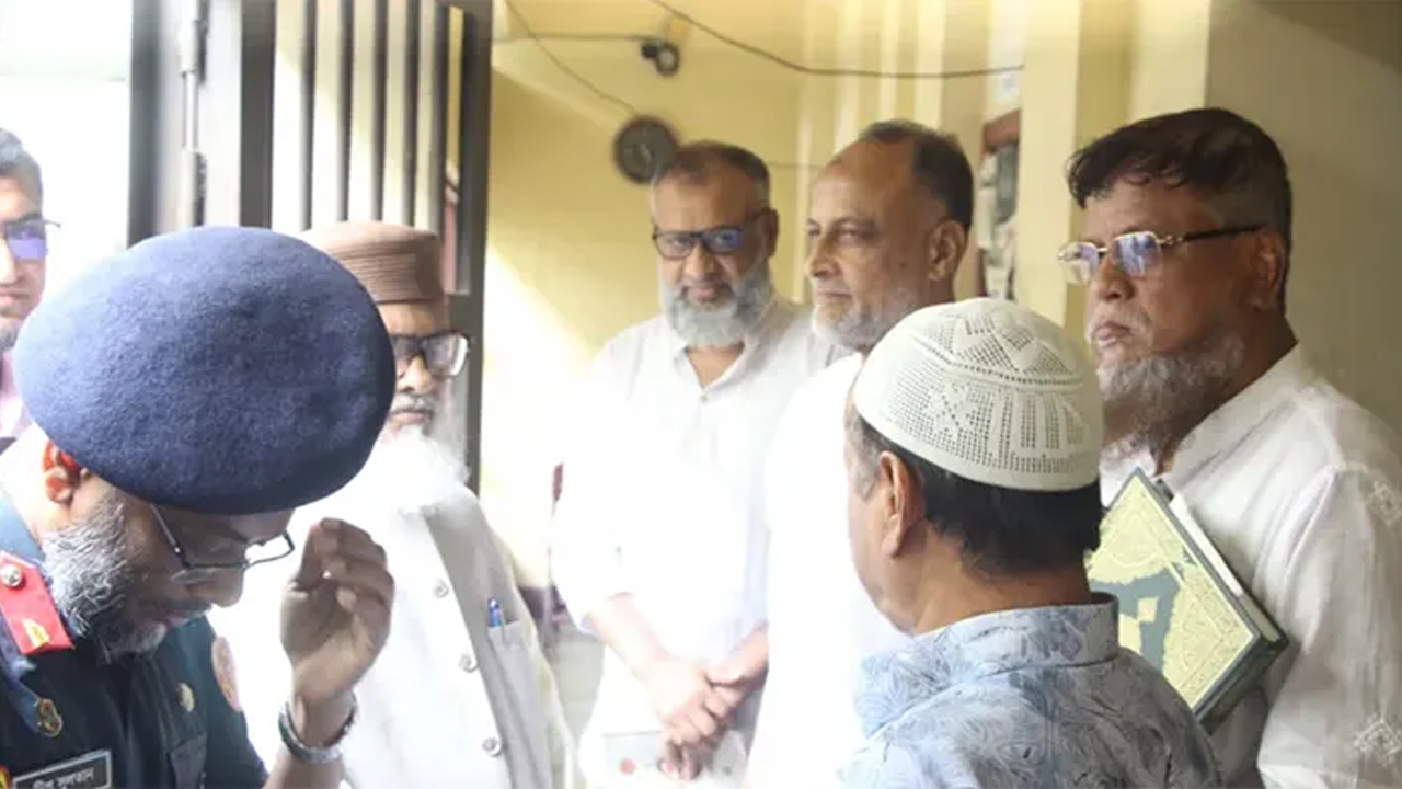 কারাগারে আ.লীগের ৩ এমপির সঙ্গে ছবি, ধর্ম উপদেষ্টার ব্যাখ্যা