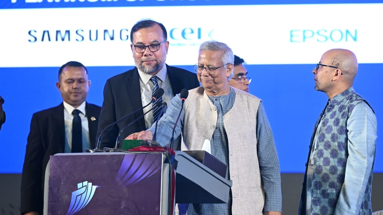 ডিজিটাল ডিভাইস ও ইনোভেশন এক্সপোর উদ্বোধন প্রধান উপদেষ্টার