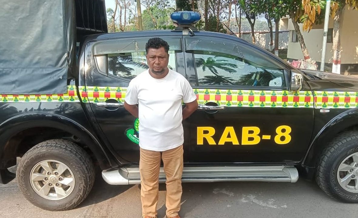 গাড়িচাপায় পুলিশ সদস্যকে হত্যাচেষ্টা, চালক গ্রেপ্তার