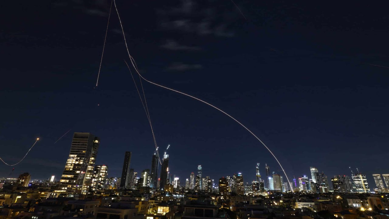 তেলআবিবে ক্ষেপণাস্ত্র ও ড্রোনের সমন্বিত হামলা ইরানের