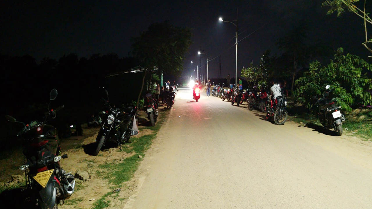 কফি শপের আড়ালে জমজমাট মাদকের আড্ডা