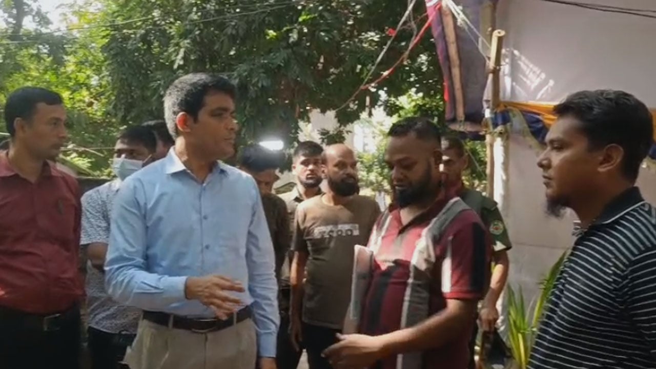 রাজধানীর বাহাদুর শাহ পার্কে অননুমোদিত বাণিজ্যিক মেলা উচ্ছেদের নির্দেশ