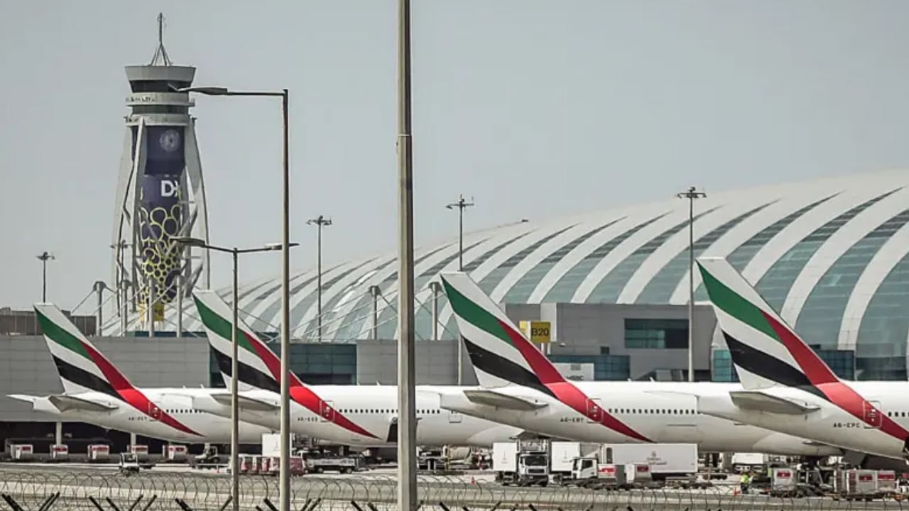দুবাই আন্তর্জাতিক বিমানবন্দরে ফ্লাইট স্থগিত