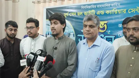 ডাকসুর উদ্যোগে সূর্যসেন হলে চালু হলো ‘আইটি অ্যান্ড ক্যারিয়ার সেন্টার’