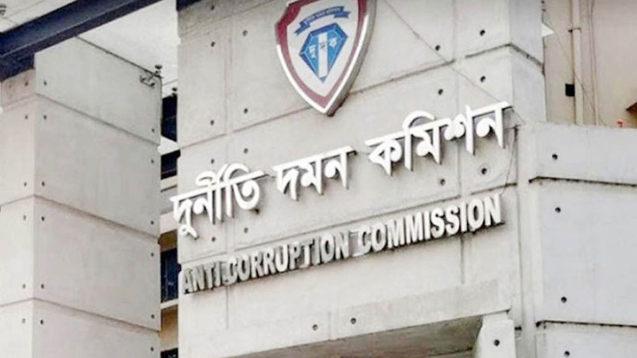 সাবেক কাউন্সিলর আলমগীরের দেশত্যাগে নিষেধাজ্ঞা
