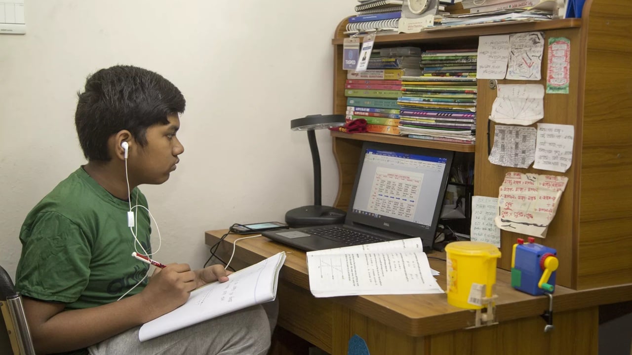 অনলাইন ক্লাসের ৩+৩ মডেল বাতিল দাবিসহ বিকল্প ৪ প্রস্তাব