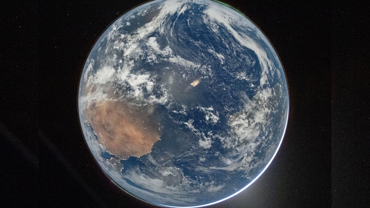 পৃথিবীর আকর্ষণীয় ছবি তুললেন নভোচারীরা