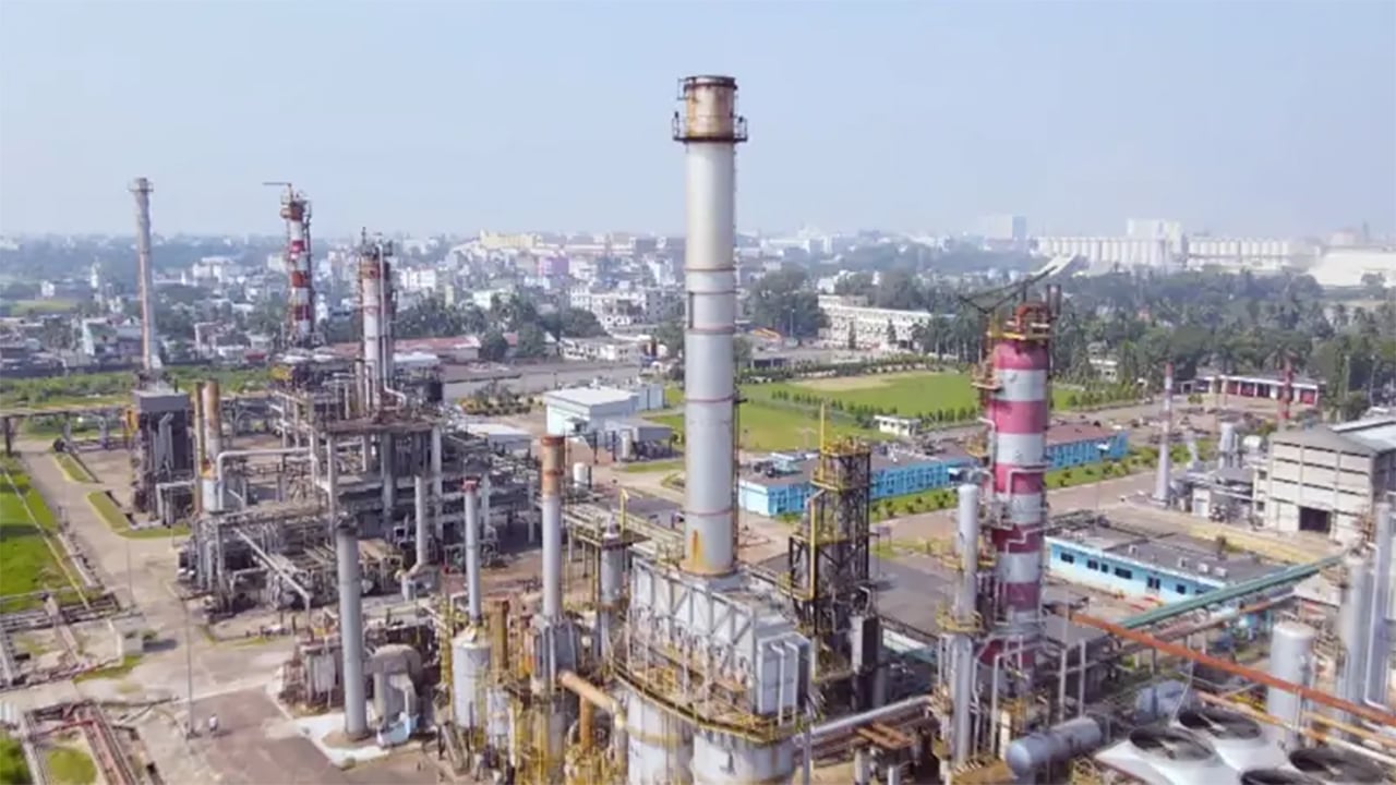 সংকটাপন্ন রাষ্ট্রায়ত্ত তেল শোধনাগার ইস্টার্ন রিফাইনারির ভবিষ্যৎ কী