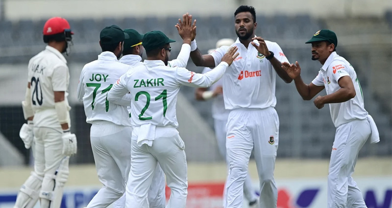 একাদশে ফিরলেন মিরাজ-ইবাদত