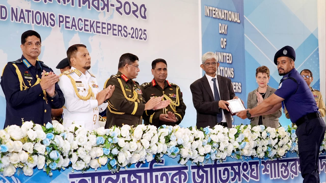 বাংলাদেশ শান্তিকামী দেশ হিসেবে সারা বিশ্বে প্রমাণ করেছে: অর্থ উপদেষ্টা