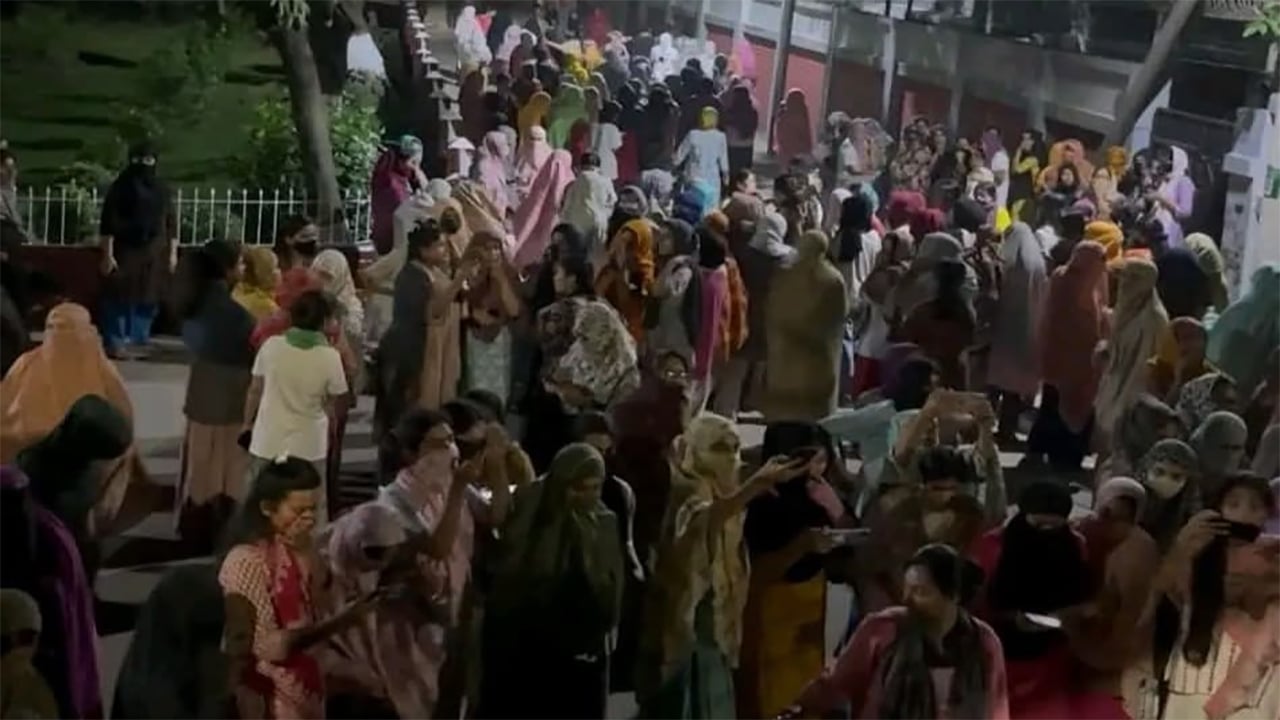 ছাত্ররাজনীতিমুক্ত ক্যাম্পাস চেয়ে ফের উত্তাল ইডেন মহিলা কলেজ