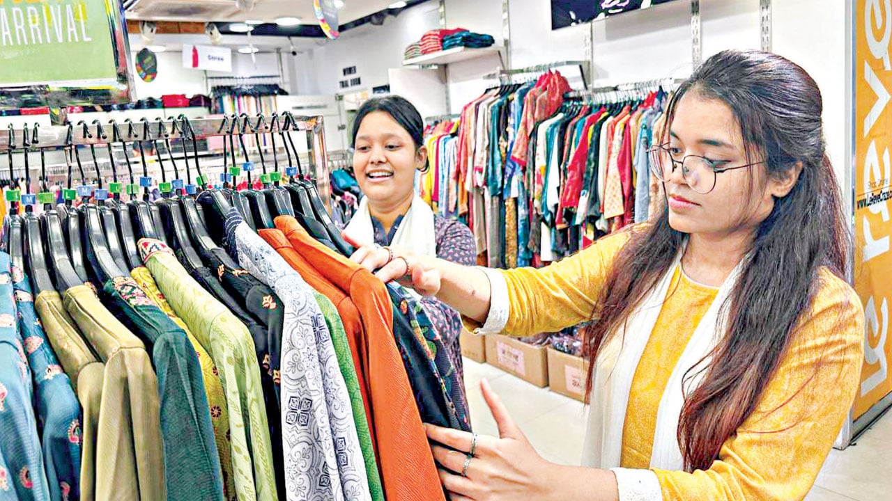 ঈদবাজারে দেশি বুটিকসের জয়জয়কার