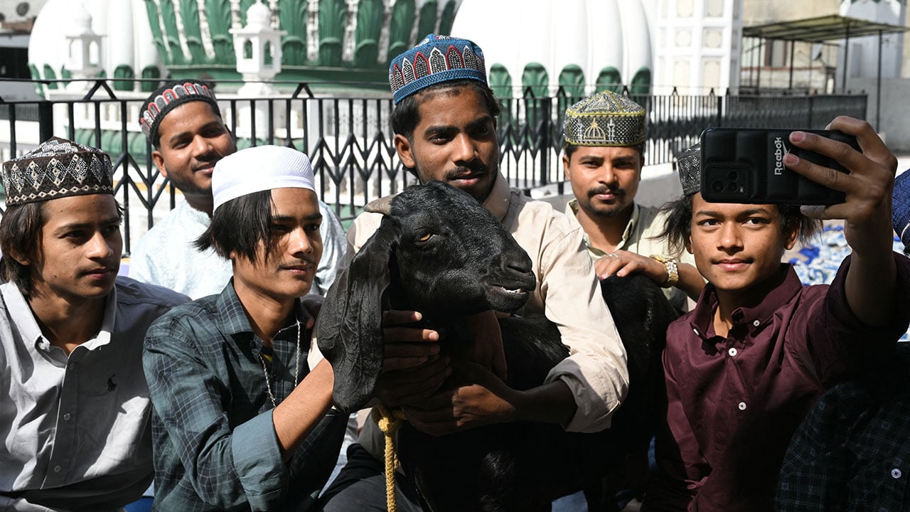 পশ্চিমবঙ্গে উৎসবহীন ঈদুল আজহা