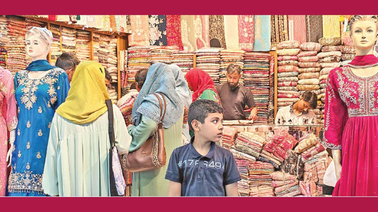 ঈদকে ঘিরে কুমিল্লায় বাড়ছে চুরি-ছিনতাই, আতঙ্কে ক্রেতারা