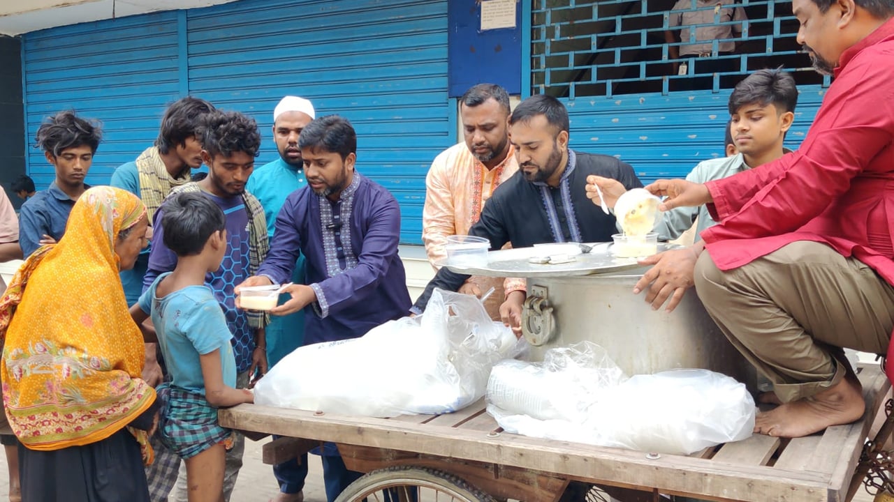 সুবিধাবঞ্চিতদের ঈদ উপহার দিল ‘ভয়েস অব ইনসাফ ফাউন্ডেশন’