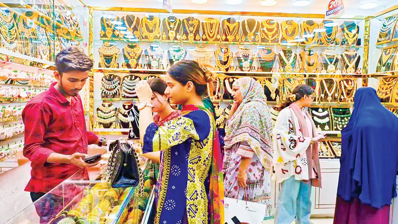 ঈদে নারীর ব্যস্ততা