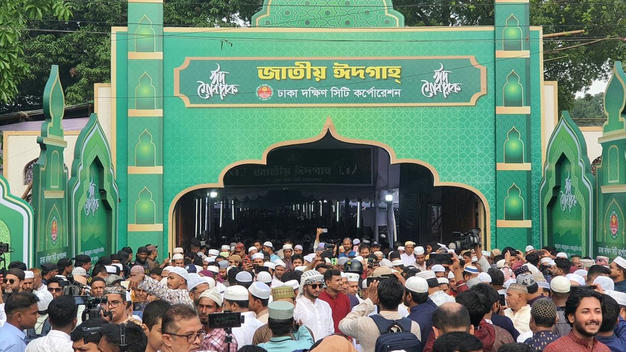 মুক্ত পরিবেশে সারাদেশে পালিত হচ্ছে ঈদুল আজহা