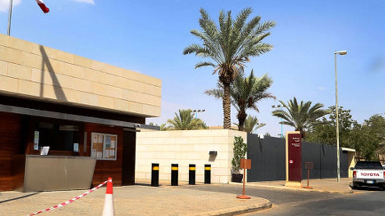 রিয়াদে কানাডার দূতাবাস বন্ধ ঘোষণা