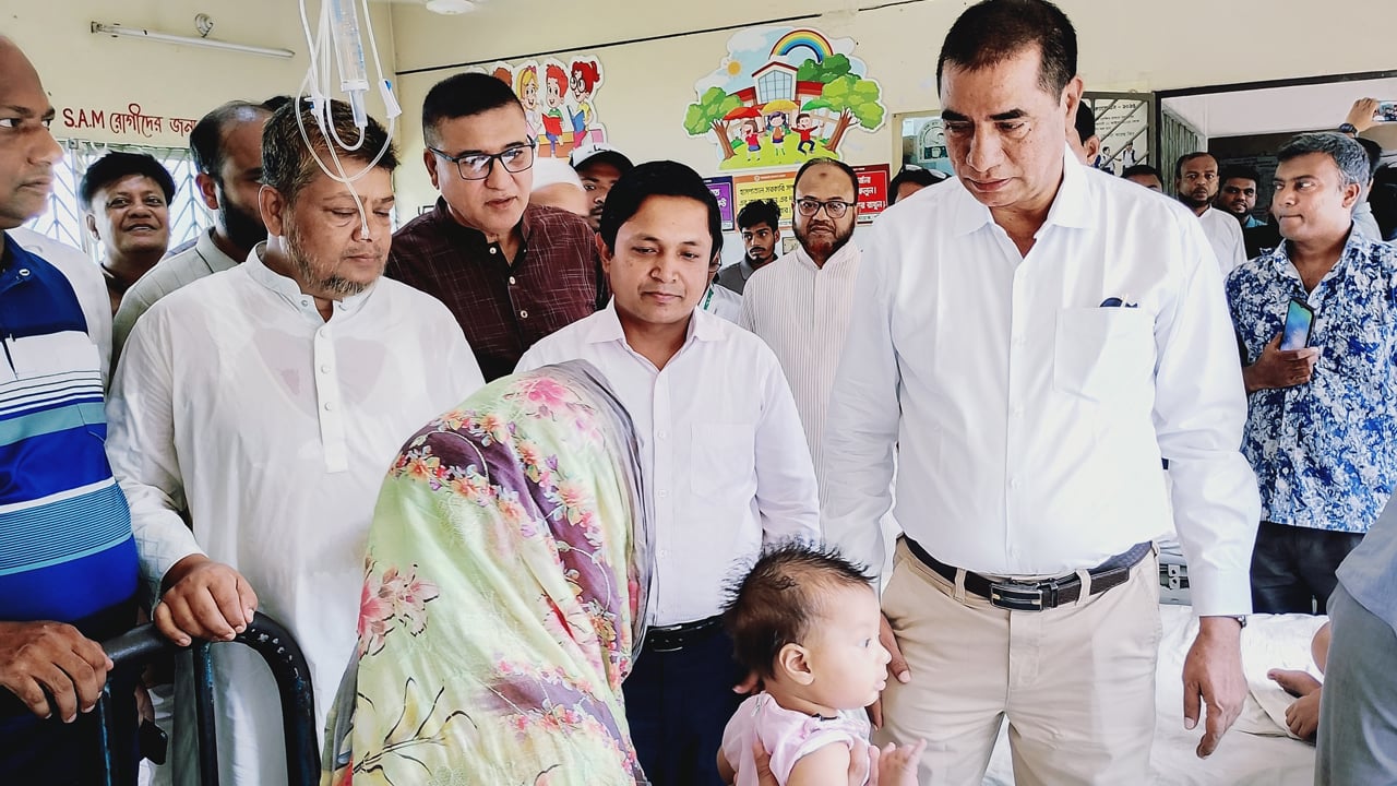 হাসপাতালে স্বাস্থ্যসেবায় গাফিলতি সহ্য করা হবে না: এনামুল হক