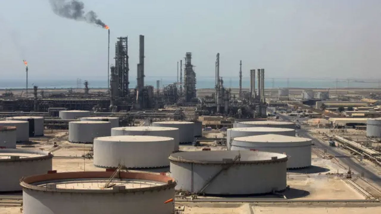 উপসাগরীয় অঞ্চলের পাঁচটি জ্বালানি স্থাপনা খালি করতে বললো ইরান