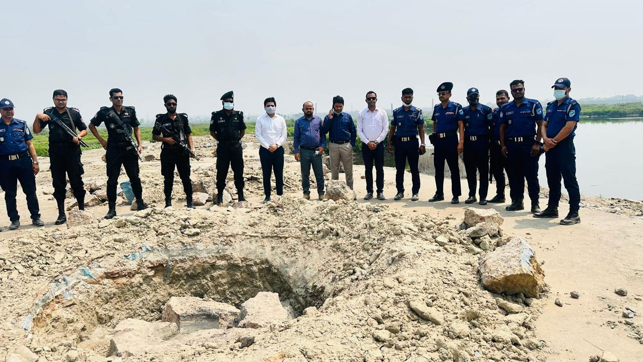 ১২ সিসা ব্যাটারি কারখানা বন্ধ করলো পরিবেশ অধিদপ্তর
