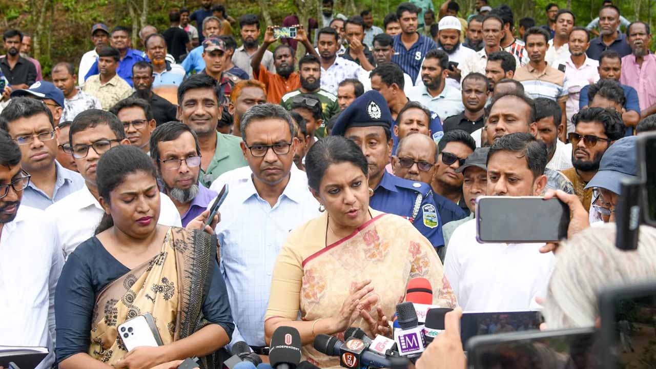 হাতি-মানুষ দ্বন্দ্ব স্থায়ী সমাধানে কাজ করছে সরকার: পরিবেশ উপদেষ্টা