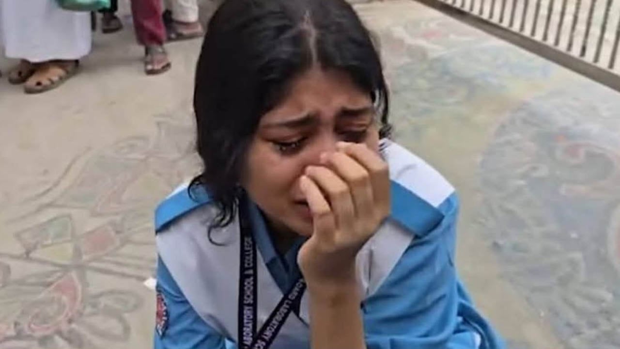 হঠাৎ মায়ের স্ট্রোক, কেন্দ্রে পৌঁছেও পরীক্ষা দিতে পারলেন না পরীক্ষার্থী