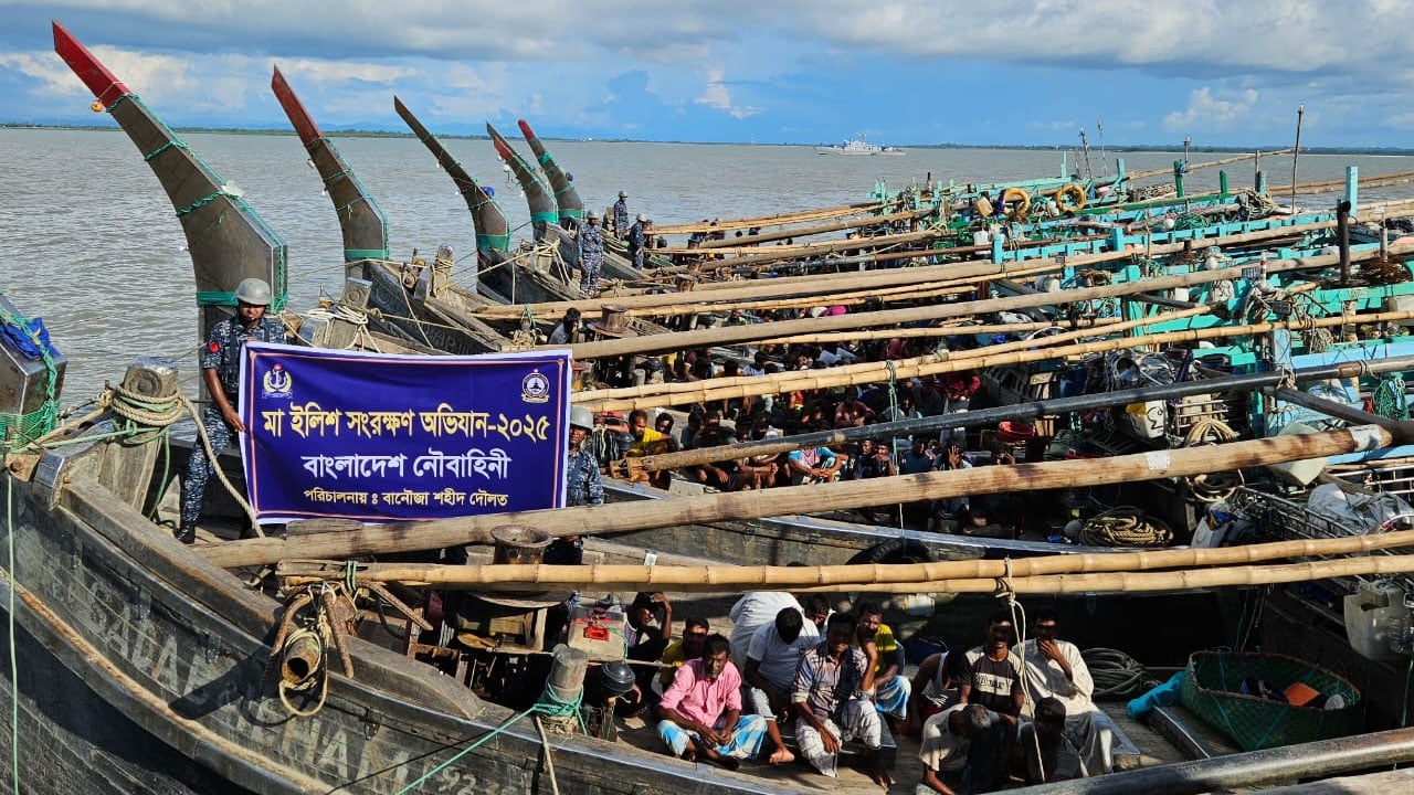 মা ইলিশ সংরক্ষণ অভিযানে প্রায় ২০ কোটি টাকার মালামাল জব্দ