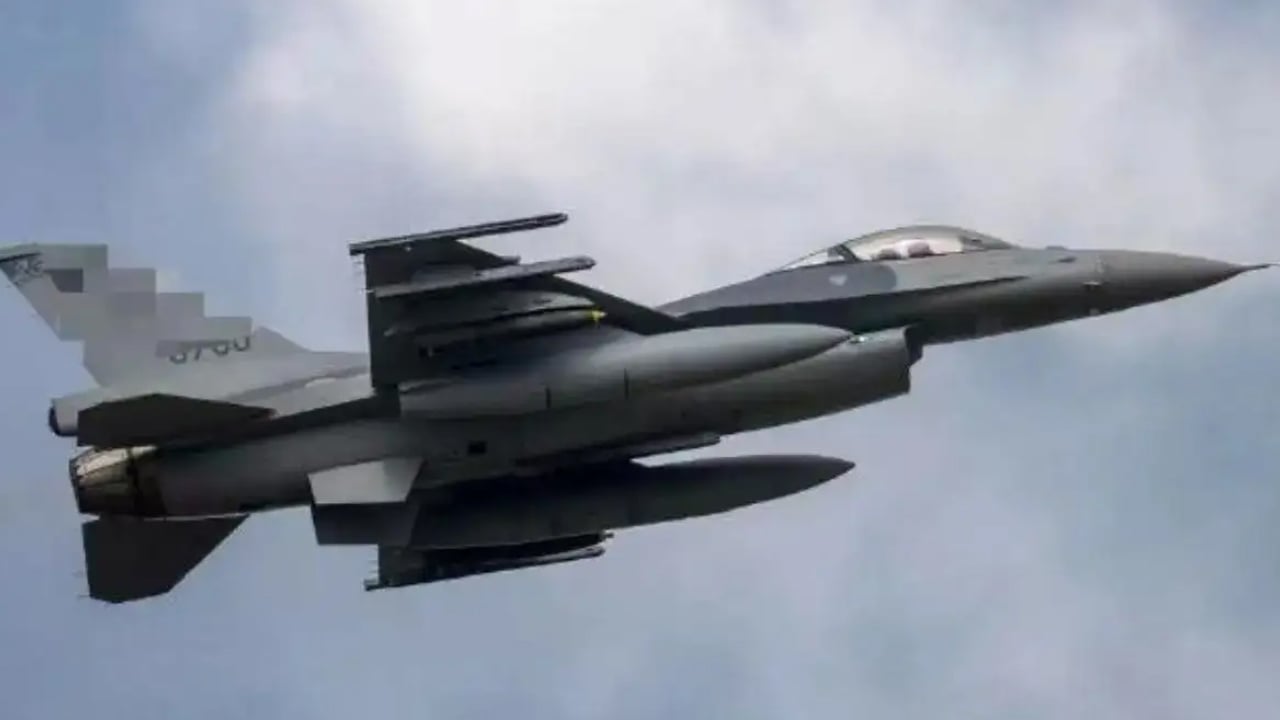 তাইওয়ানে এফ-১৬ যুদ্ধবিমান বিধ্বস্ত