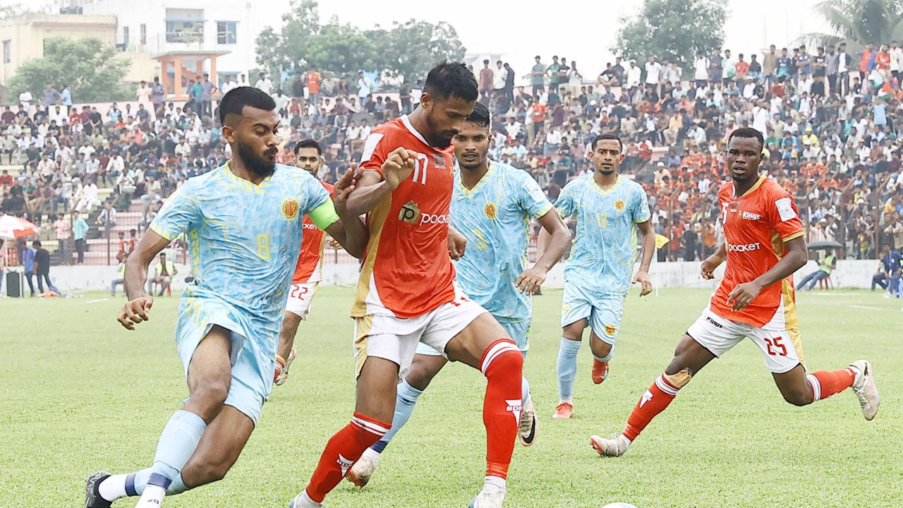 প্রথমার্ধ শেষে ১-১ সমতায় আবাহনী-বসুন্ধরা