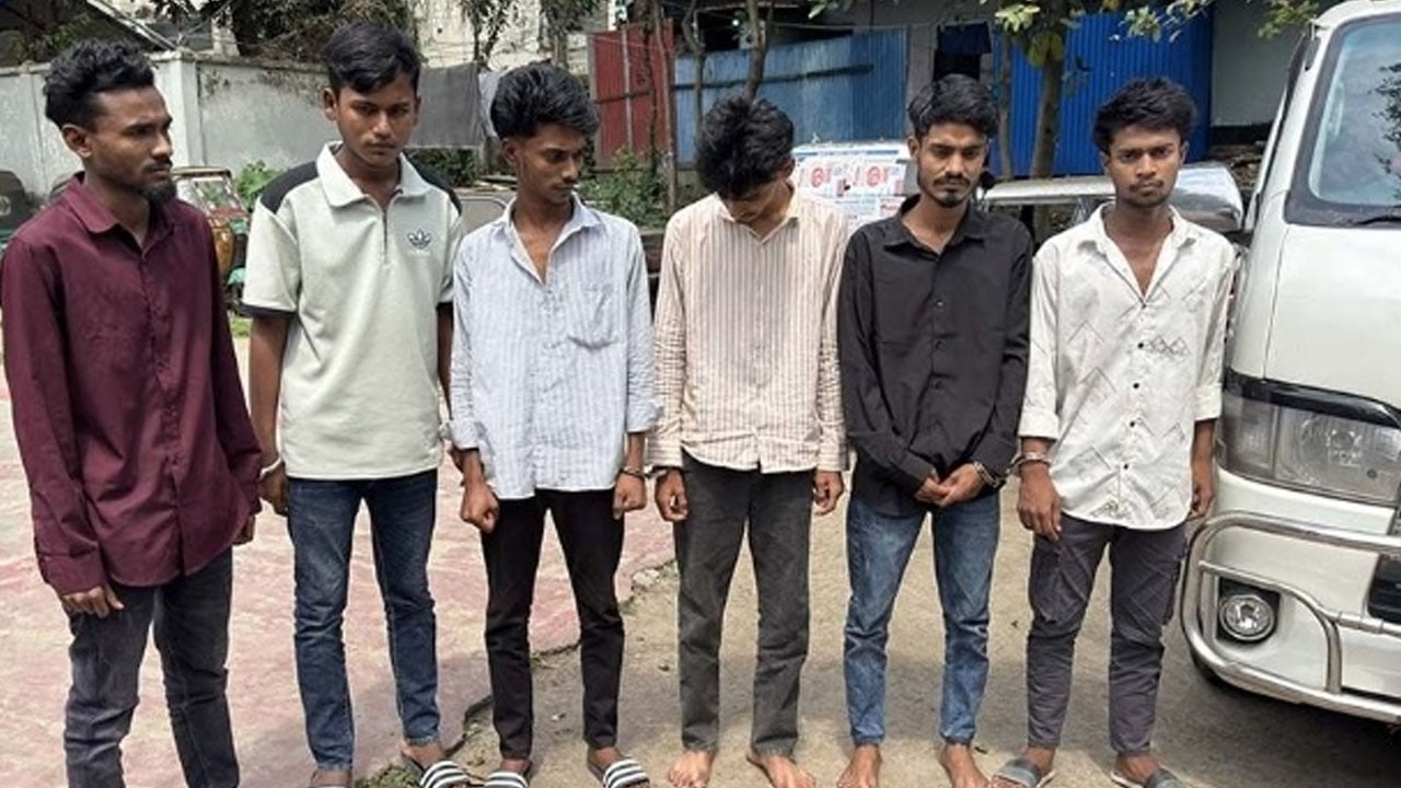 পুলিশ পরিচয়ে মাদ্রাসাছাত্রীকে অপহরণ চেষ্টা, ৬ যুবক আটক