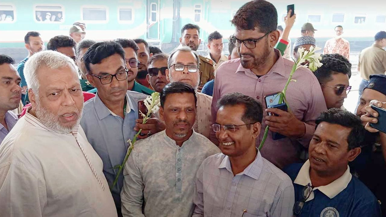 রেলের লোকসানের বড় কারণ দুর্নীতি ও অপচয়: উপদেষ্টা