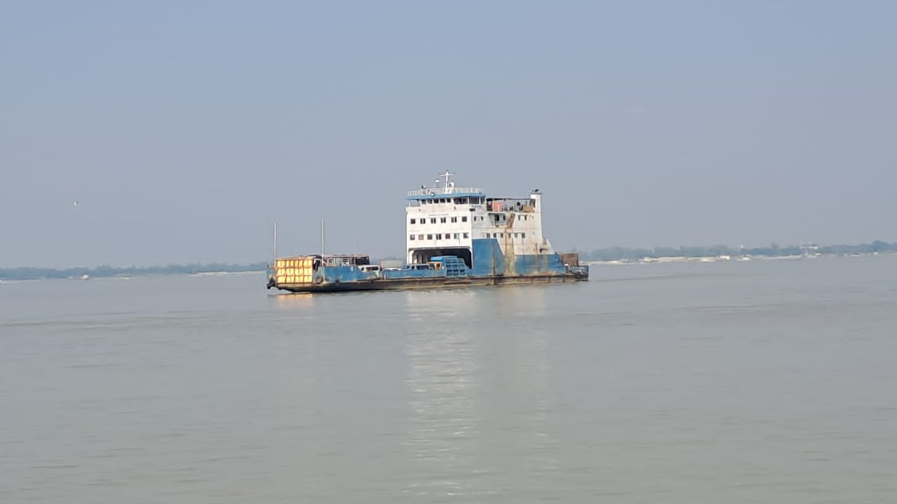 দুই ঘণ্টা পর দৌলতদিয়া–পাটুরিয়া নৌরুটে ফেরি চলাচল স্বাভাবিক