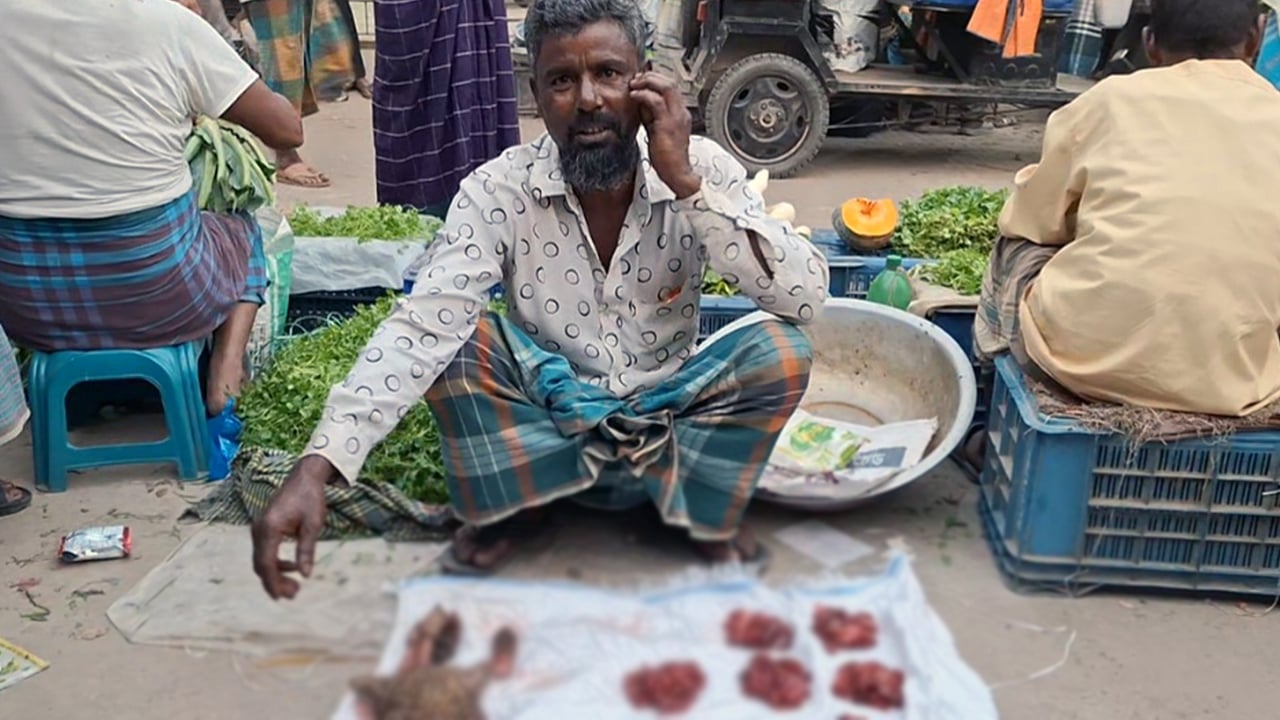 ৫০০ টাকা কেজিতে প্রকাশ্যে শিয়ালের মাংস বিক্রি