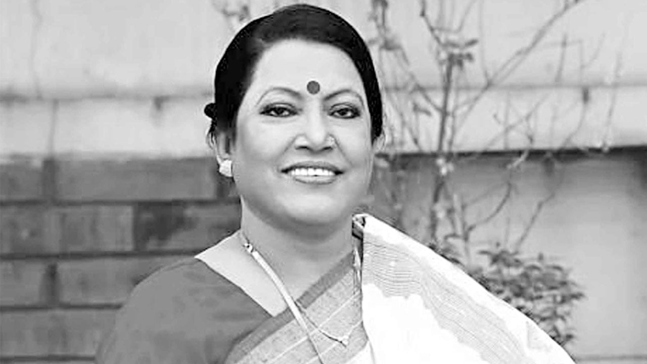 কুষ্টিয়ায় মা-বাবার কবরে শায়িত হলেন ফরিদা পারভীন