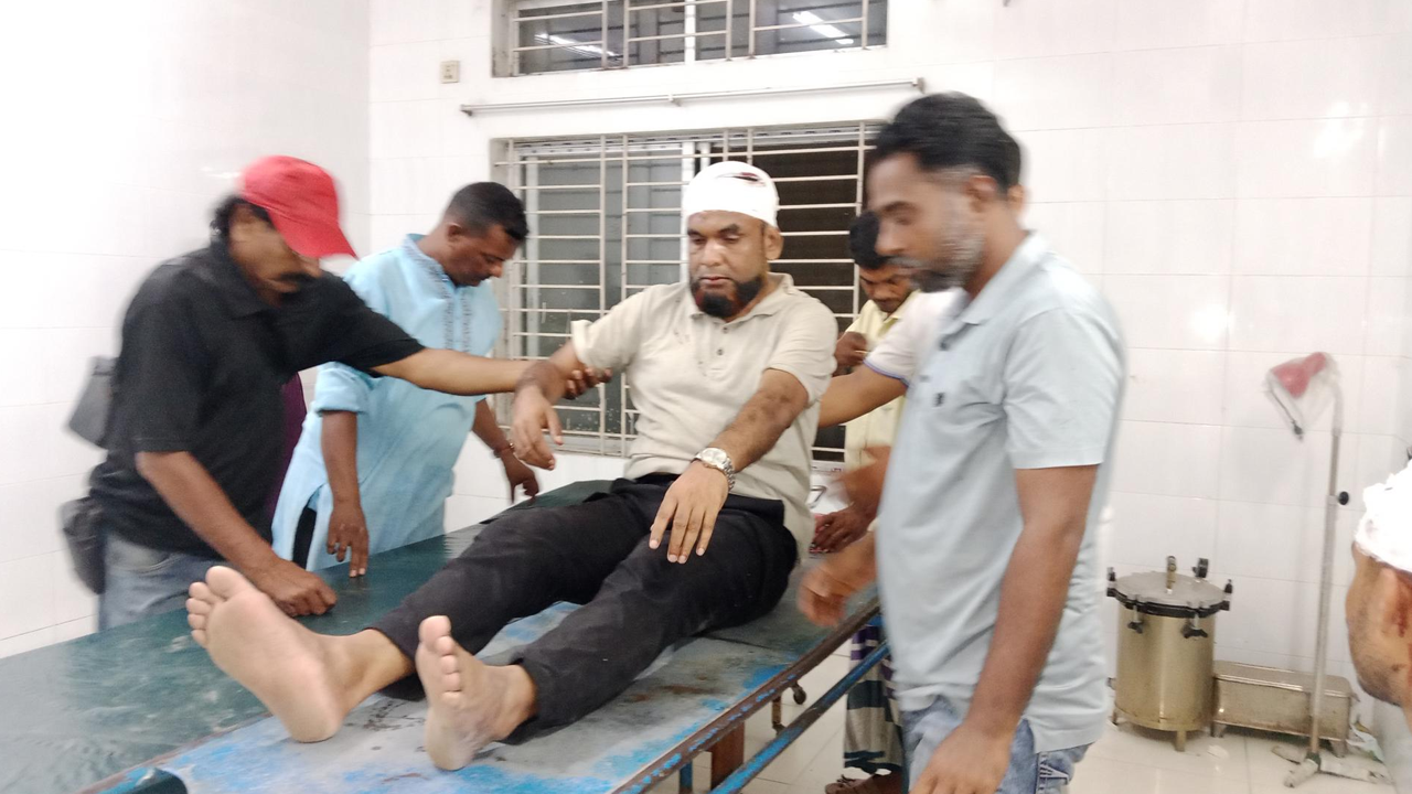 বোয়ালমারীতে বিএনপি নেতাকে কুপিয়ে গুরুতর জখমের অভিযোগ আওয়ামী লীগ নেতাকর্মীর বিরুদ্ধে