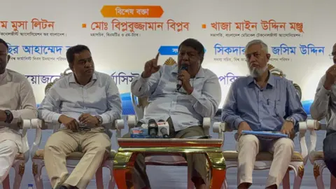 ফার্মাসিস্টদের দশম গ্রেডের ফাইল ৭২ ঘণ্টার মধ্যে ছাড়ার আহ্বান