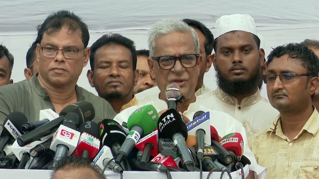 ড. ইউনূস ১৮ কোটি জনগণের, পদত্যাগ চাই না: ফারুক