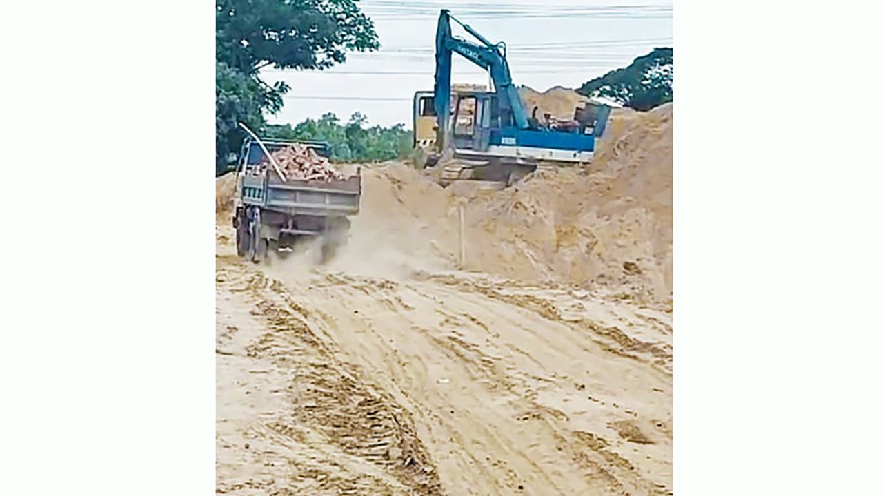 ফেনী নদীর বালু ভাগাভাগি নিয়ে দীর্ঘমেয়াদি সংঘাতে বিএনপির দুই পক্ষ