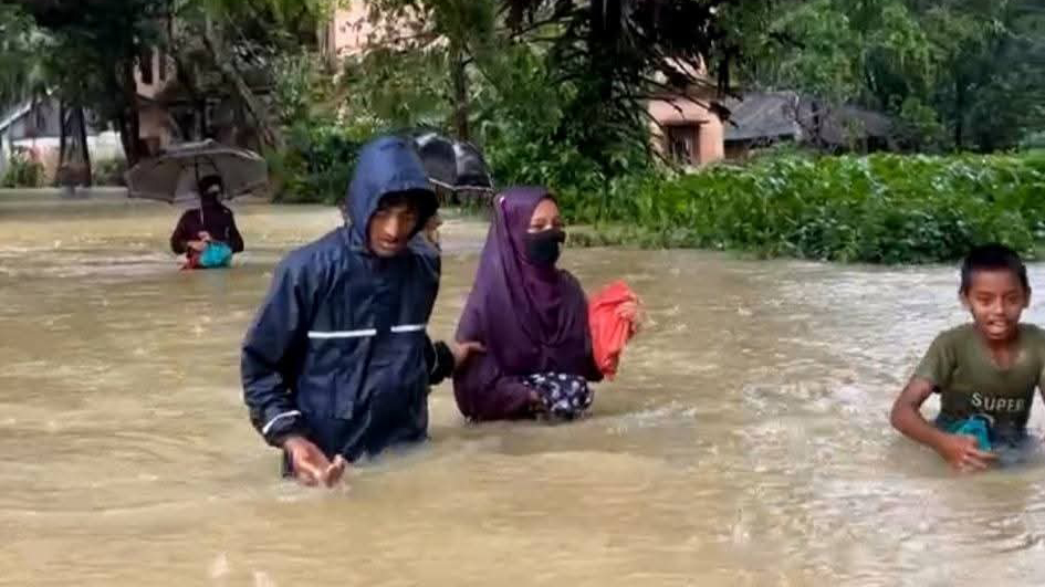 ফেনীর ৩ নদীর বাঁধ ভাঙন, প্লাবিত ৩২ গ্রাম