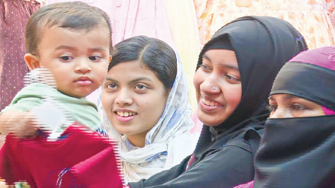 ফেনীতে রেমিট্যান্সে ঈদের হাসি শঙ্কা মধ্যপ্রাচ্য যুদ্ধ নিয়ে