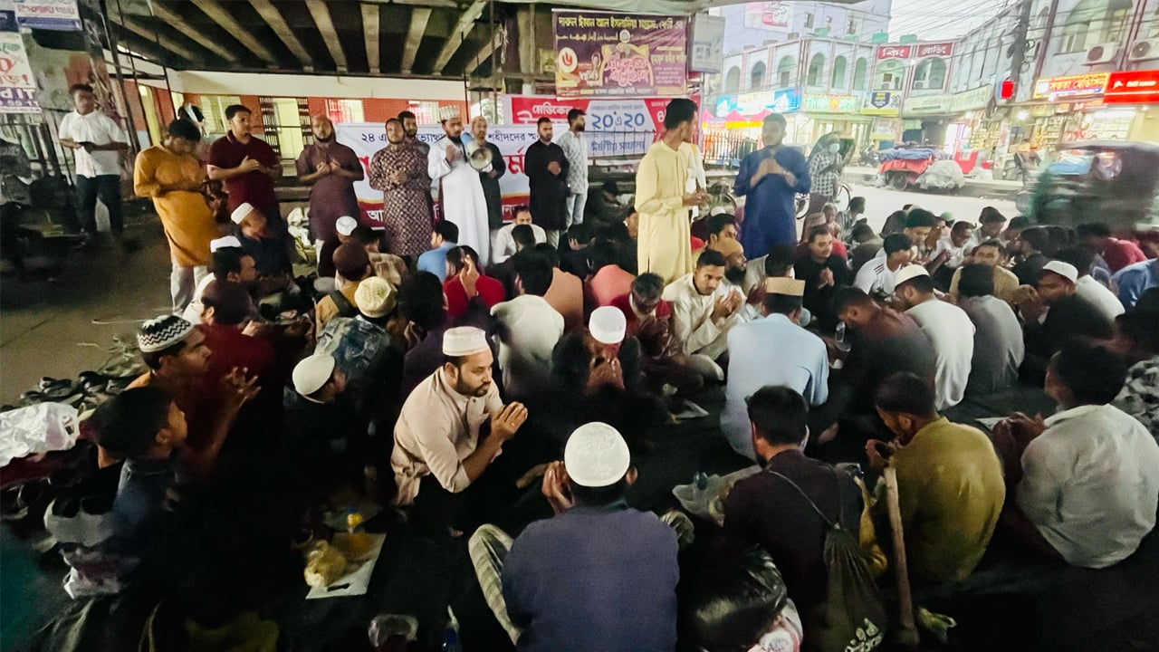 অভ্যুত্থানে ১২ শহীদের স্মরণে ফেনীতে গণ-ইফতার